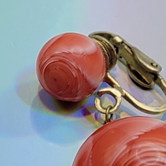 Vintage Orange Lucite Dangle Earrings 2 Inch Gold Tone Clip On Marbled Retro - Picture 4 of 7